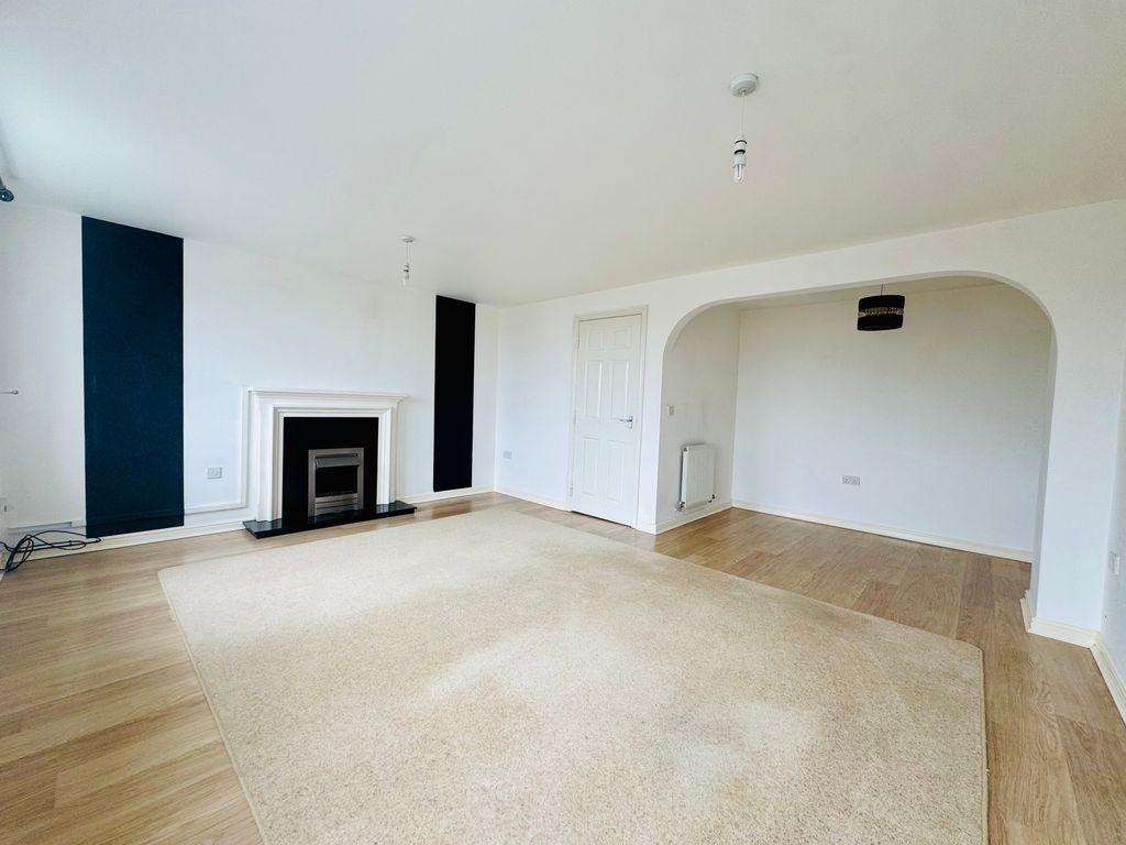 Property photo 2 of 16 Image
