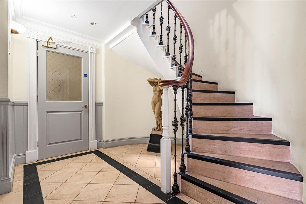 Property photo 2 of 19 12_76592.Jpg