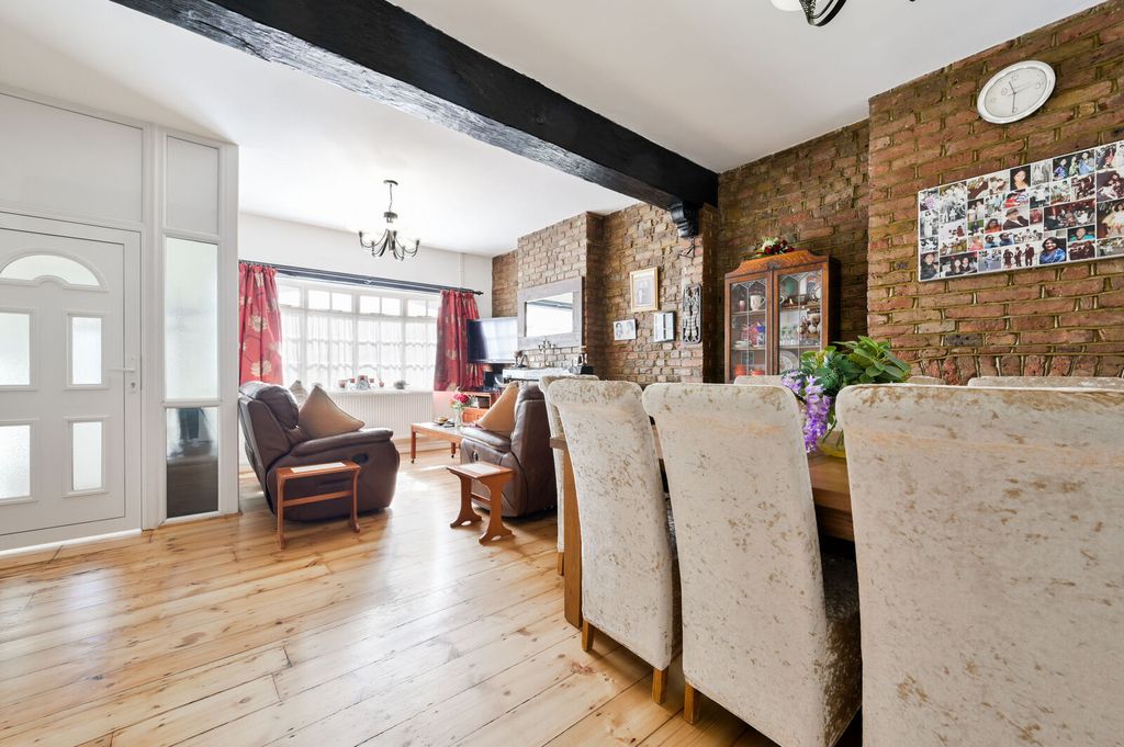 Property photo 2 of 11