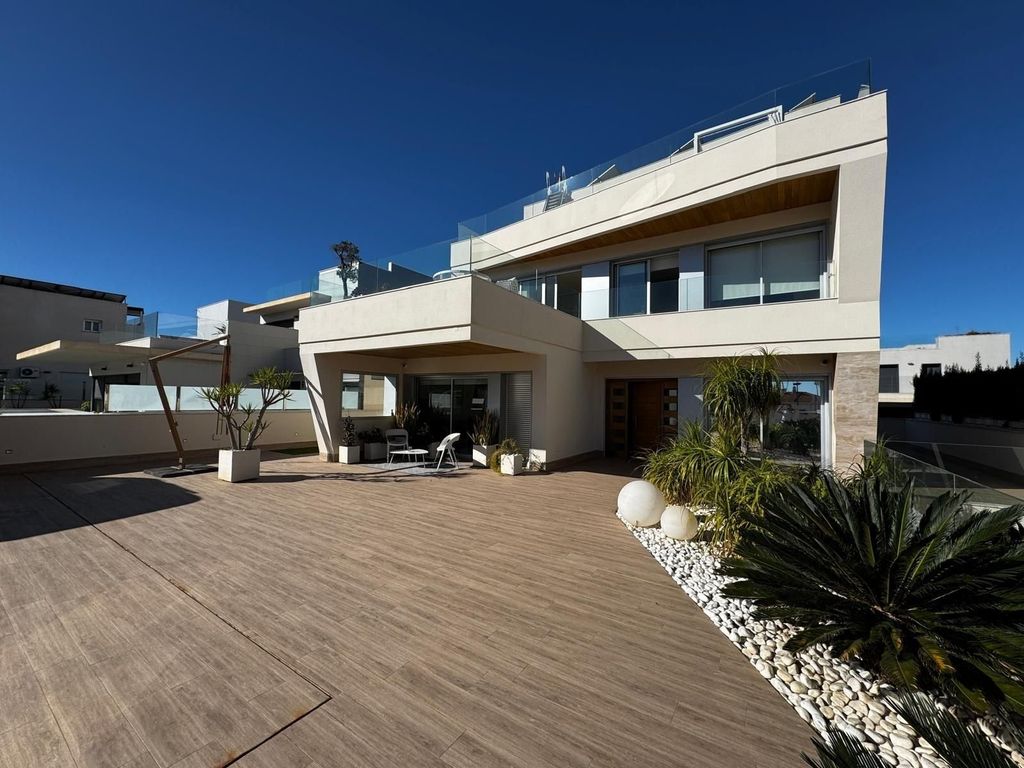 Property photo 2 of 50