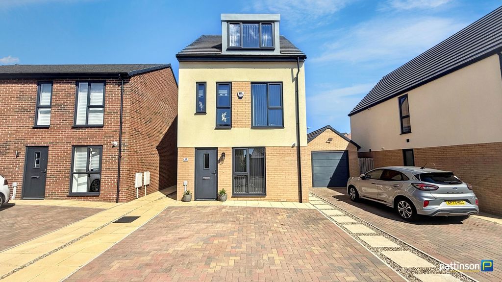 Property photo 1 of 32