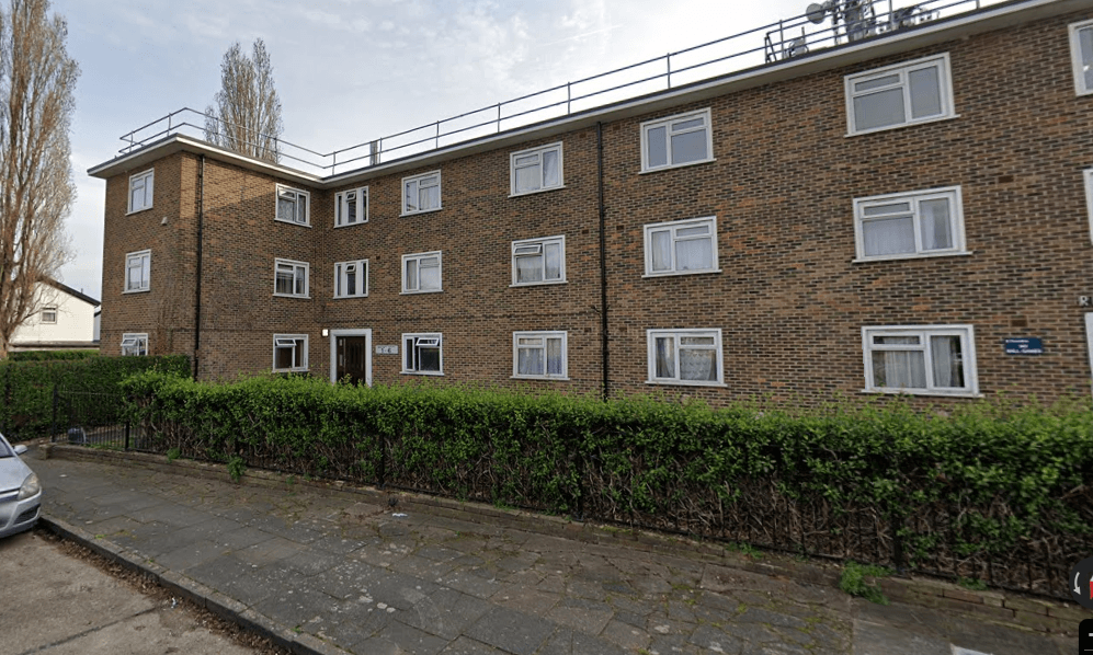 Property photo 1 of 11 Rectory Court, Hounslow Tw4 7Qe