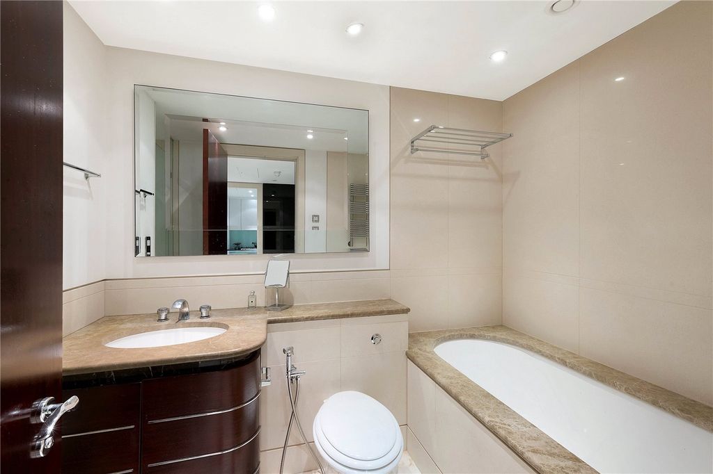 Property photo 3 of 16 Picture No. 02