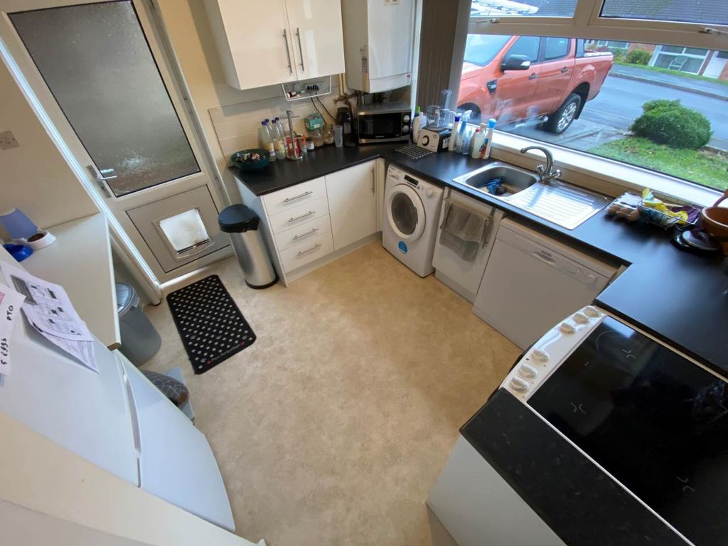 Property photo 2 of 12 Kitchen