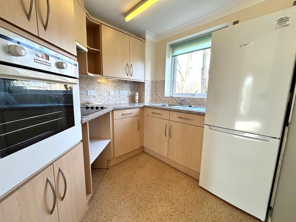 Property photo 3 of 15 27 Oaktree Ct Kitchen.Jpg