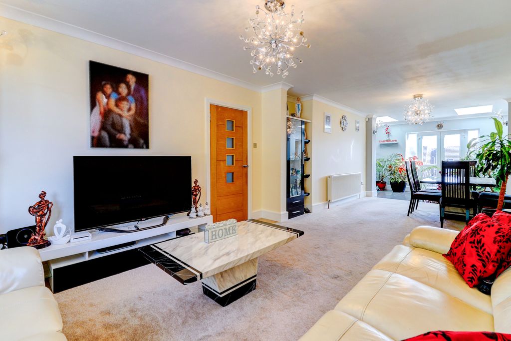 Property photo 2 of 21 Picture No. 28