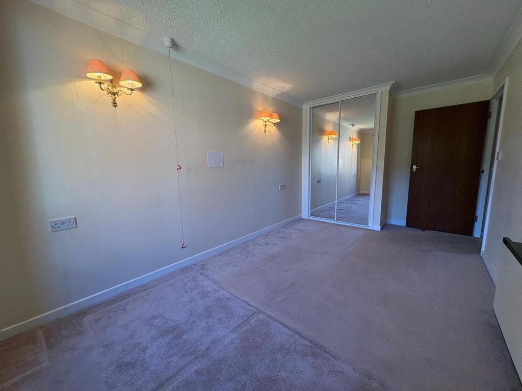 Property photo 2 of 9 Bedroom