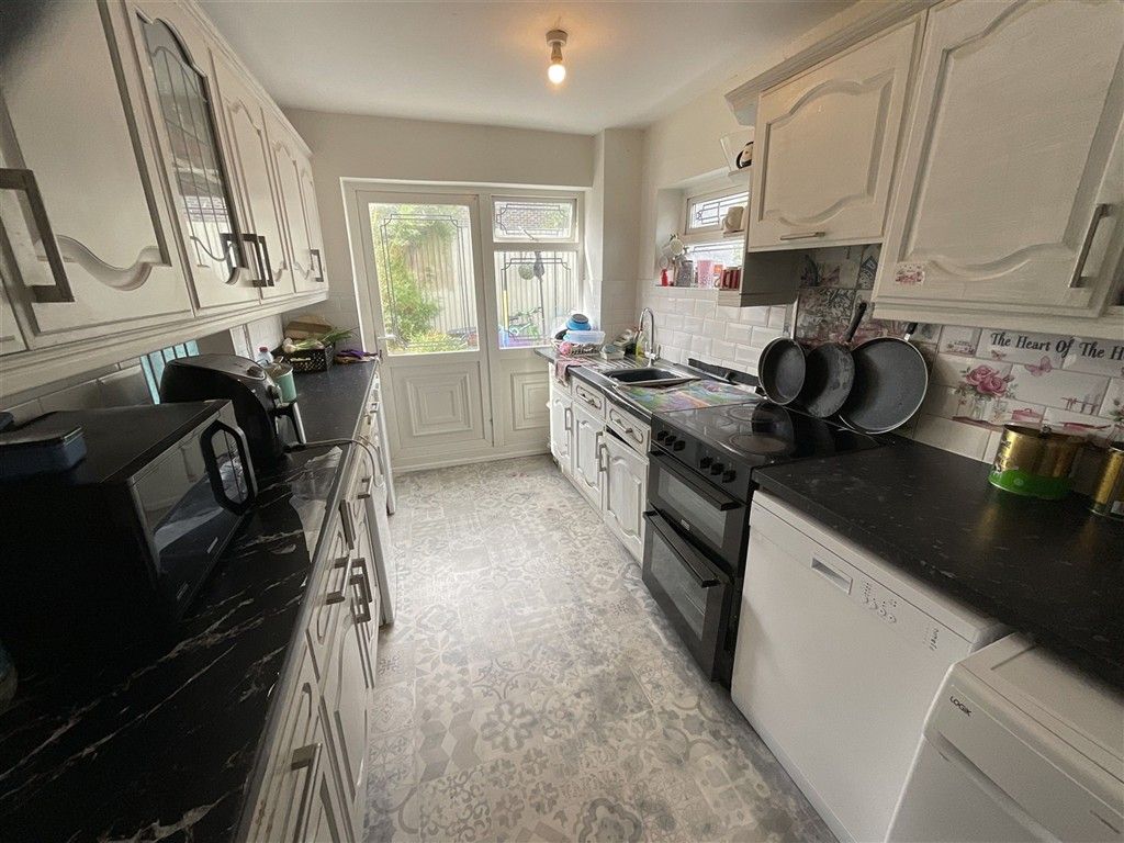 Property photo 2 of 7 Kitchen