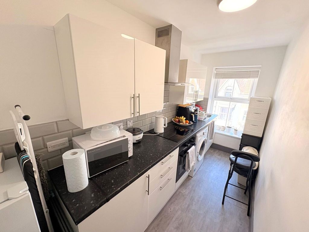 6 bed shared accommodation to rentEaton Crescent, Swansea SA1 photo 5