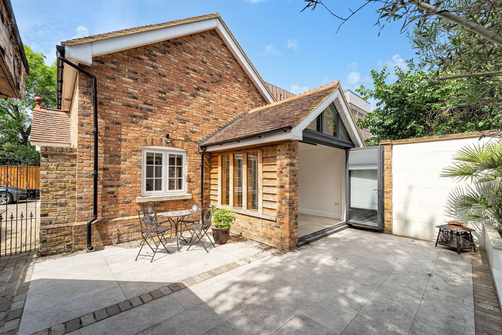 Property photo 1 of 22