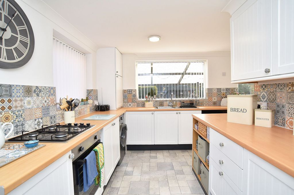 Property photo 2 of 27