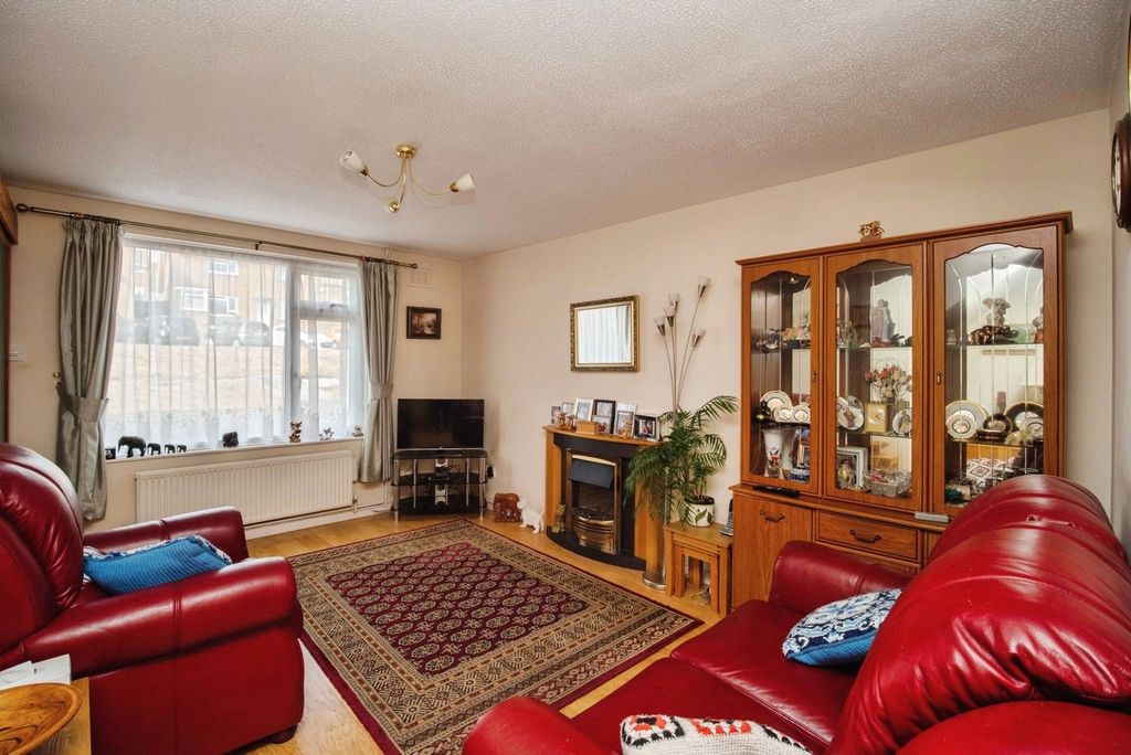 Property photo 3 of 11 Picture No. 14