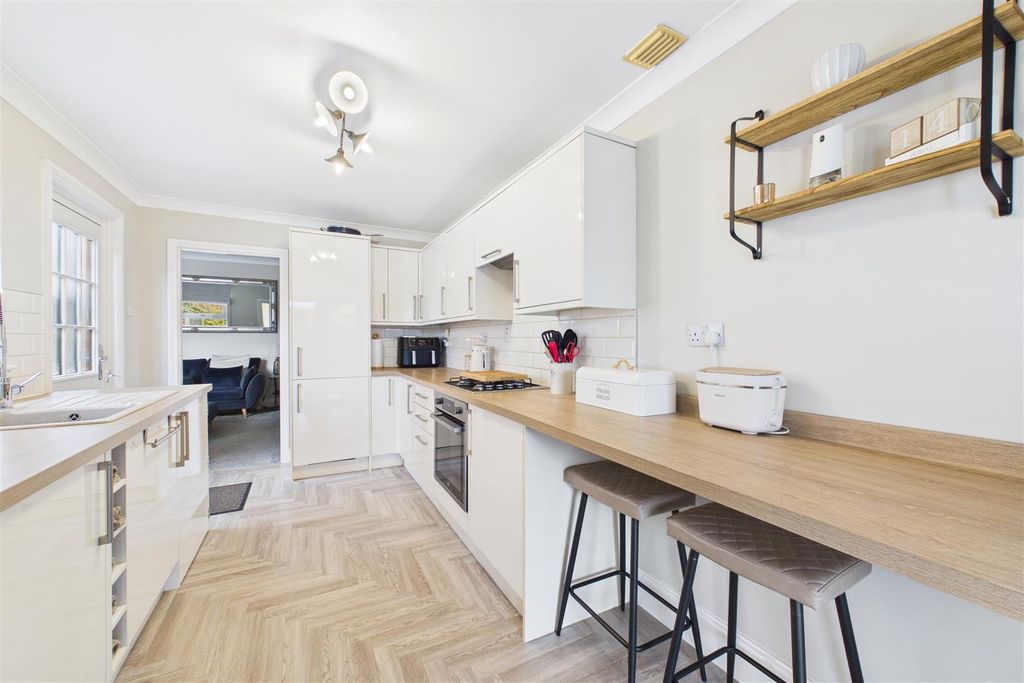 Property photo 3 of 17 Cam04235G0-Pr0163-Still002.Jpg