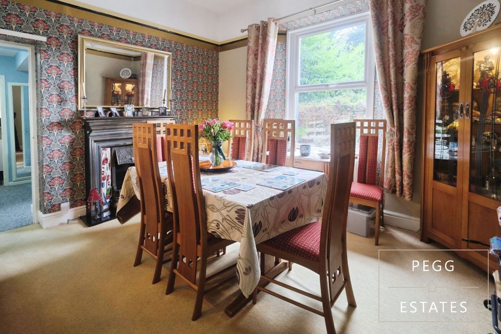 Property photo 3 of 31