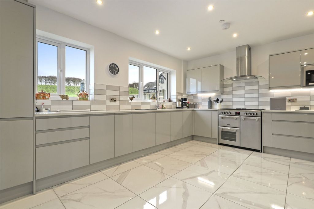 Property photo 2 of 37 Picture No. 01