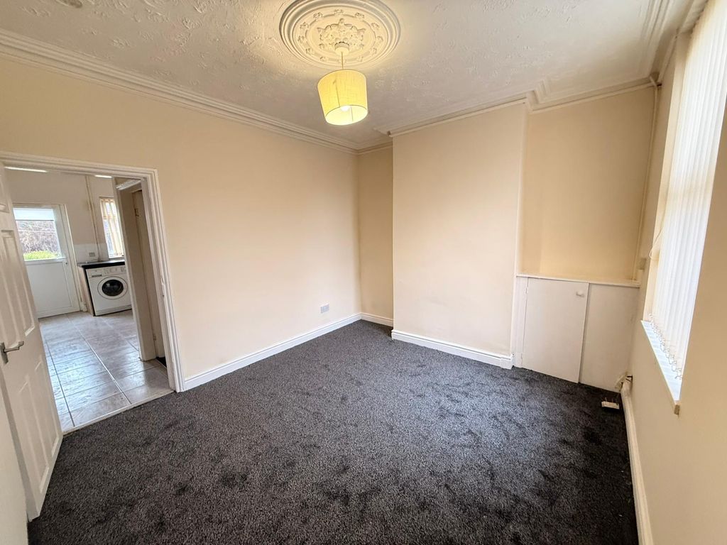 Property photo 2 of 14 Lounge