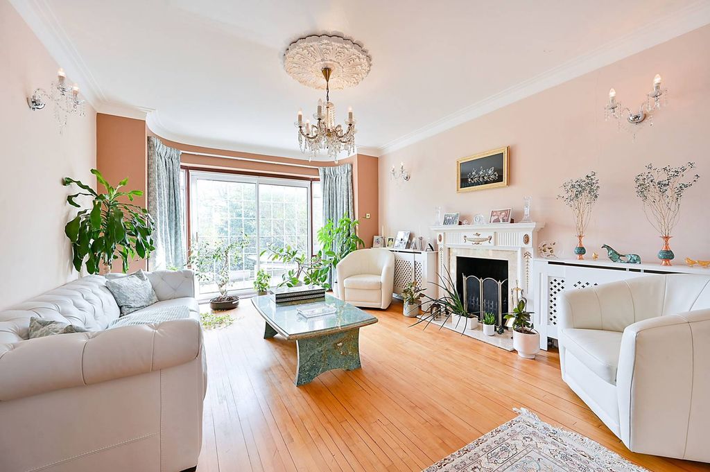 Property photo 3 of 23