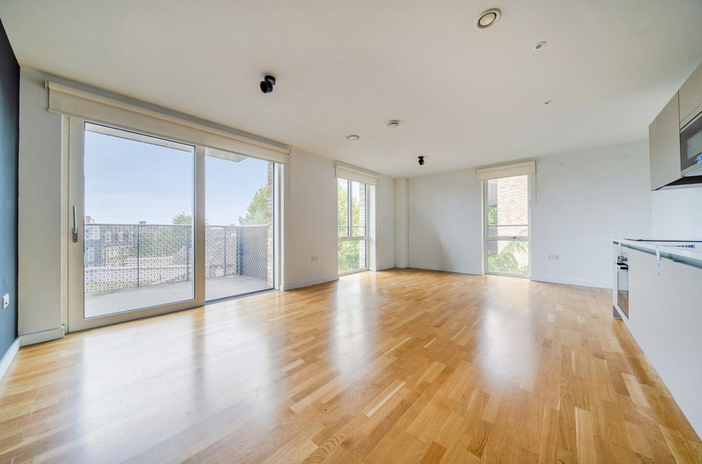 Property photo 1 of 17 Kitchen/Reception