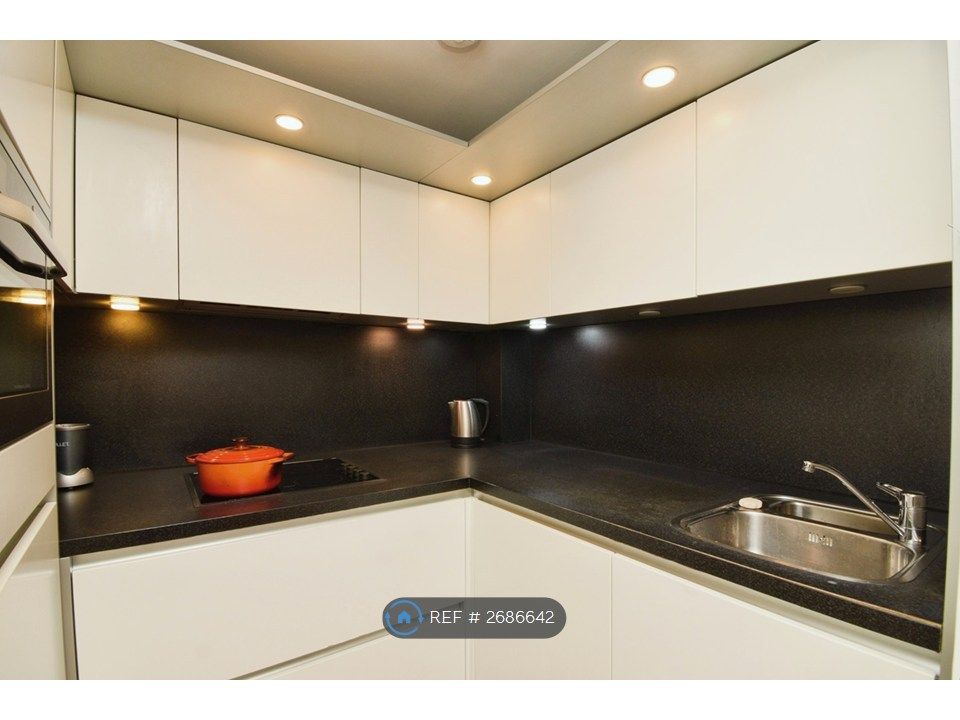 Property photo 3 of 12 Kitchen