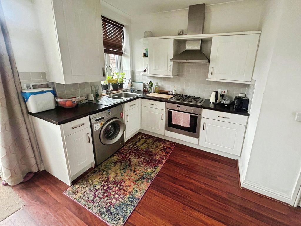 Property photo 2 of 9 Kitchen