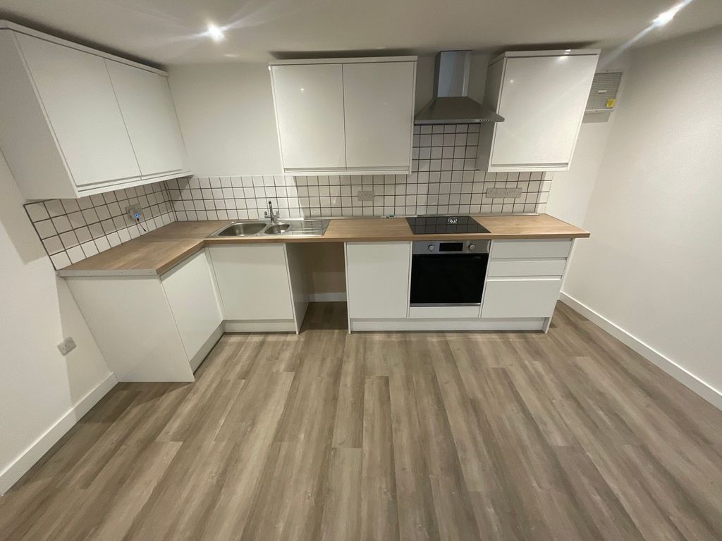 Property photo 2 of 8 Kitchen