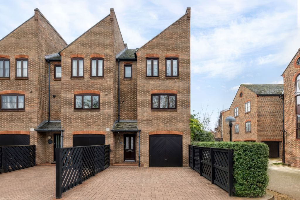 Property photo 1 of 30