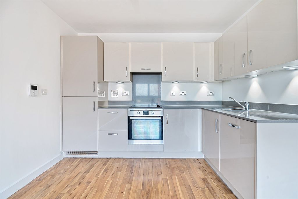 Property photo 2 of 9 Kitchen