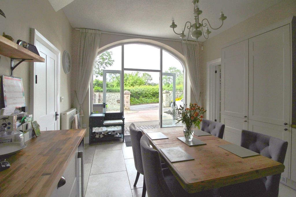 Property photo 3 of 61 Rever Kitchen Breakfast Room