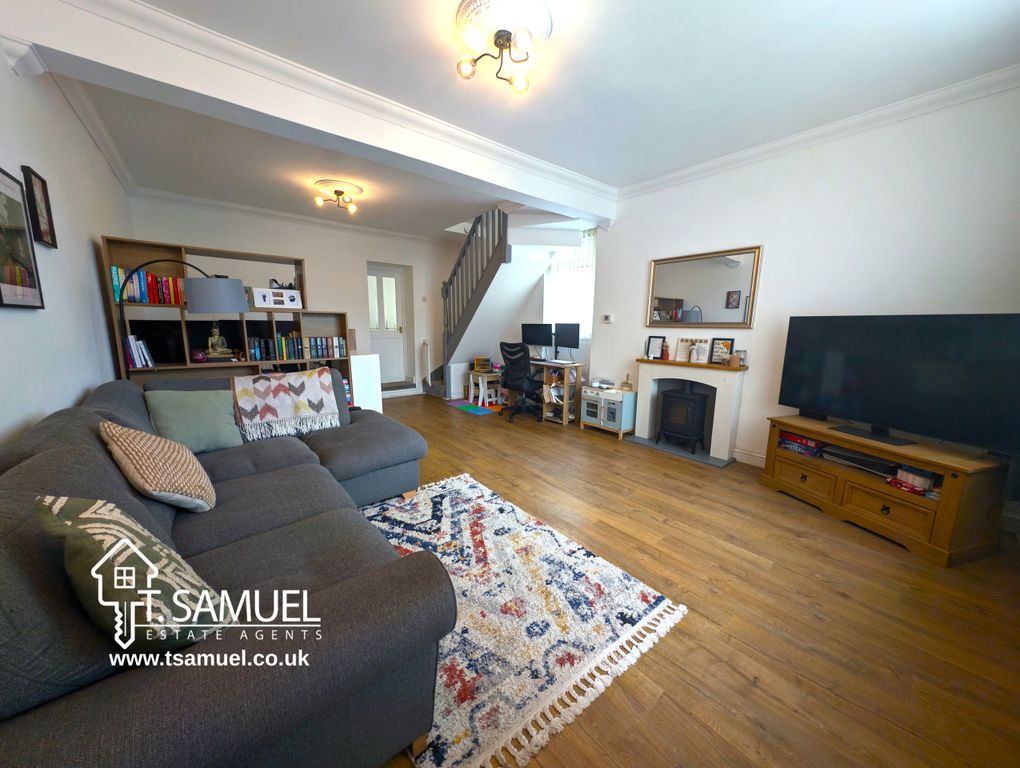 Property photo 2 of 47 Living Room
