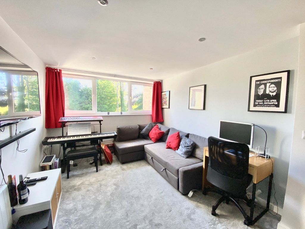 Property photo 3 of 8 Picture No. 06