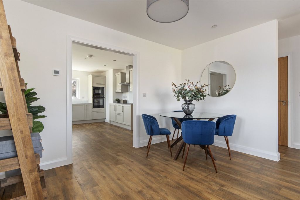 Property photo 2 of 9 Show Home