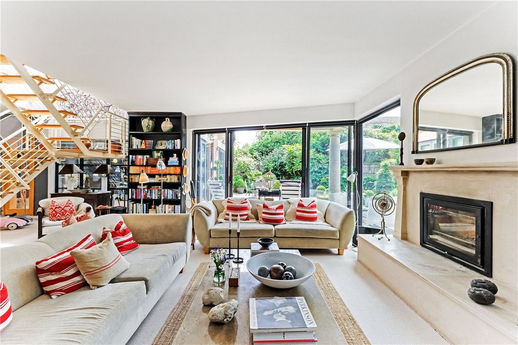 Property photo 1 of 19 Sitting Room