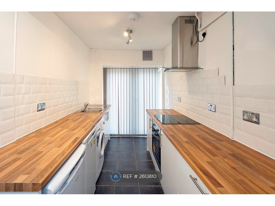 Property photo 3 of 5 Kitchen