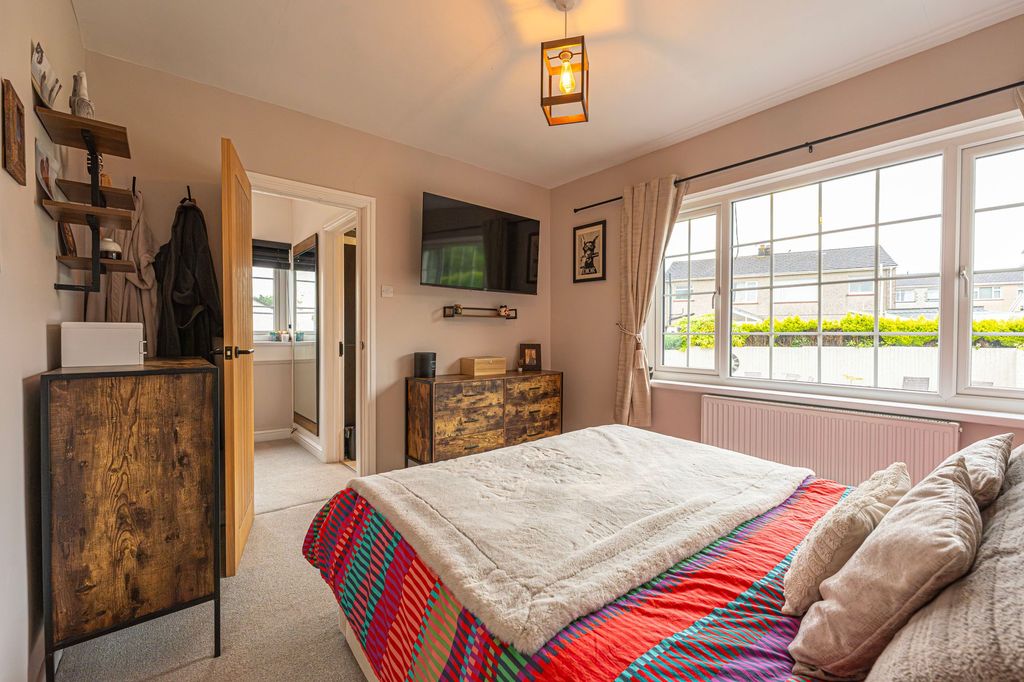 Property photo 3 of 43
