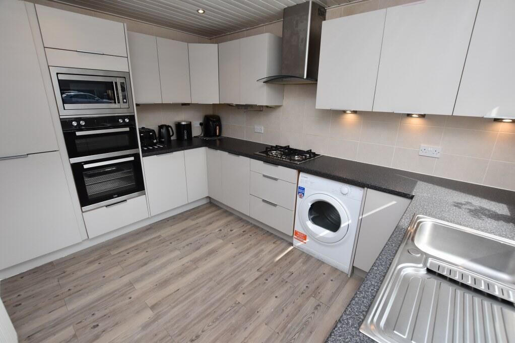 Property photo 2 of 25 Kitchen