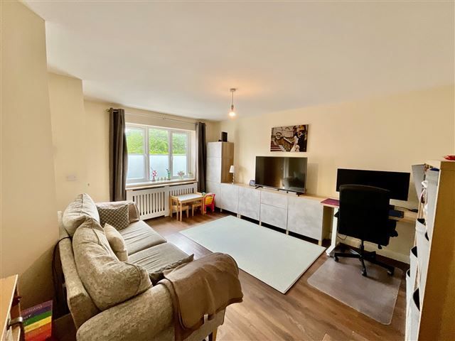 Property photo 2 of 18 Lounge