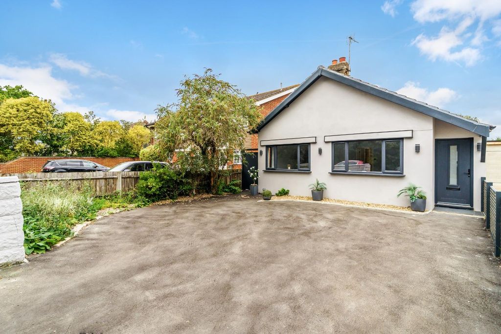 Property photo 1 of 20 Chessington Road (11).Jpg