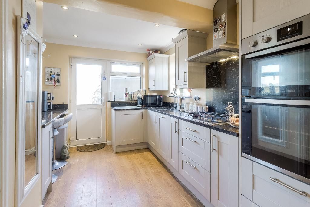 Property photo 2 of 12 Kitchen