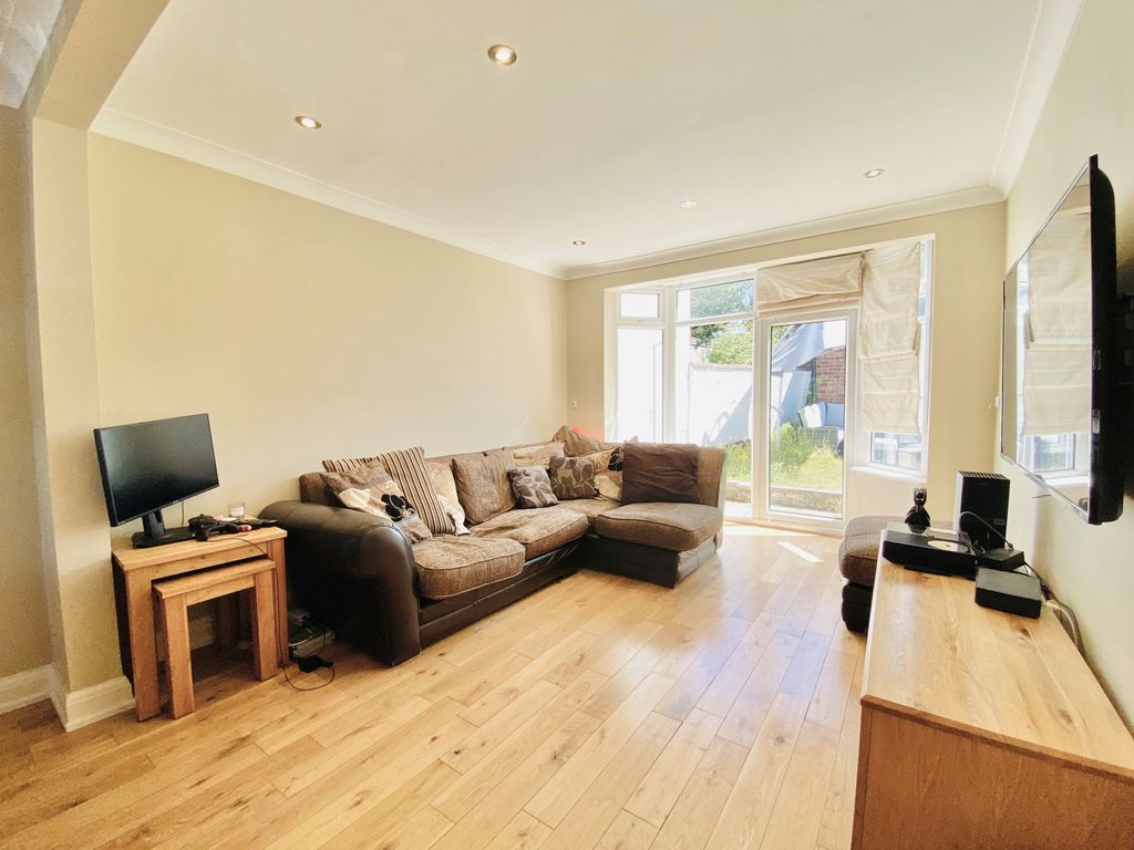 Property photo 3 of 9