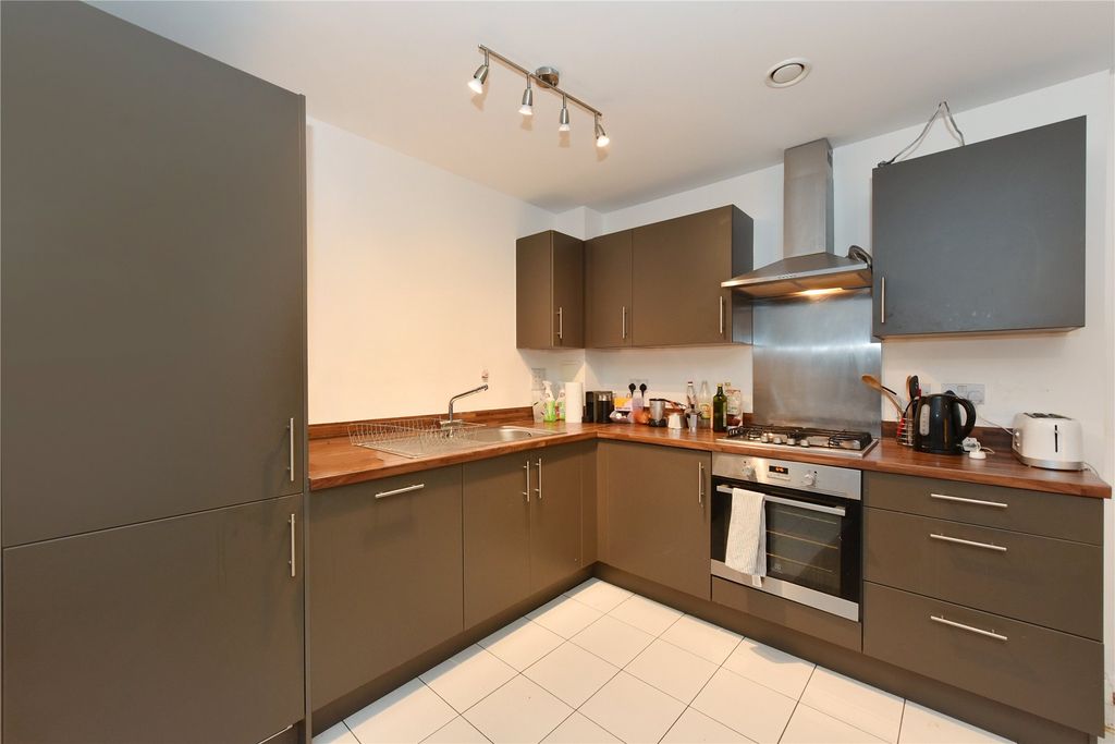Property photo 3 of 11 Kitchen