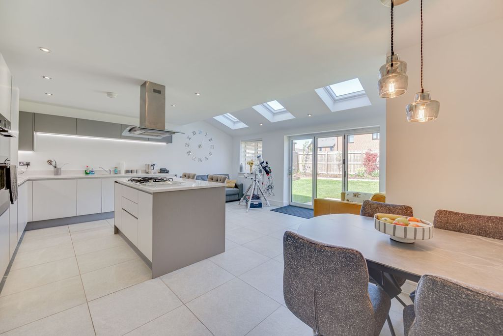 Property photo 3 of 24