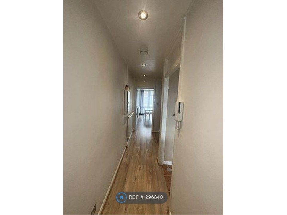 Property photo 2 of 23 Entrance Hall 1