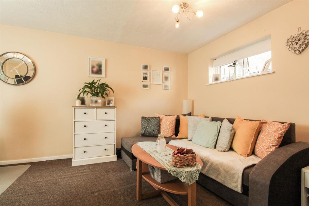 Property photo 2 of 7 Live 1.Jpg