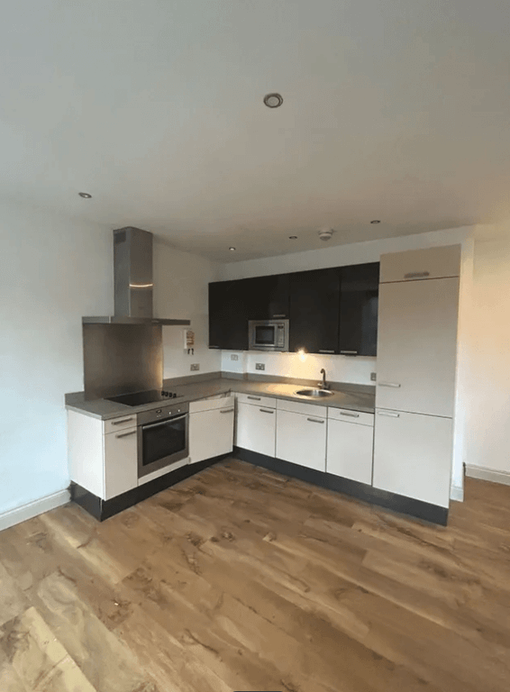 Property photo 1 of 8 5 North Drive, London Sw16 1Rn Tooting