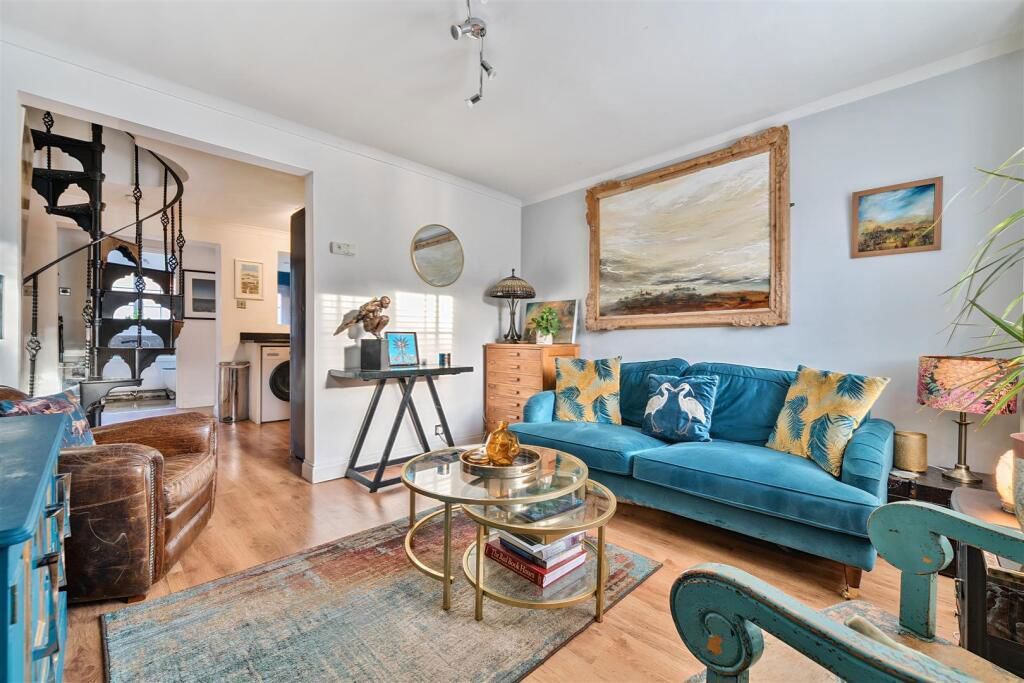 Property photo 2 of 11