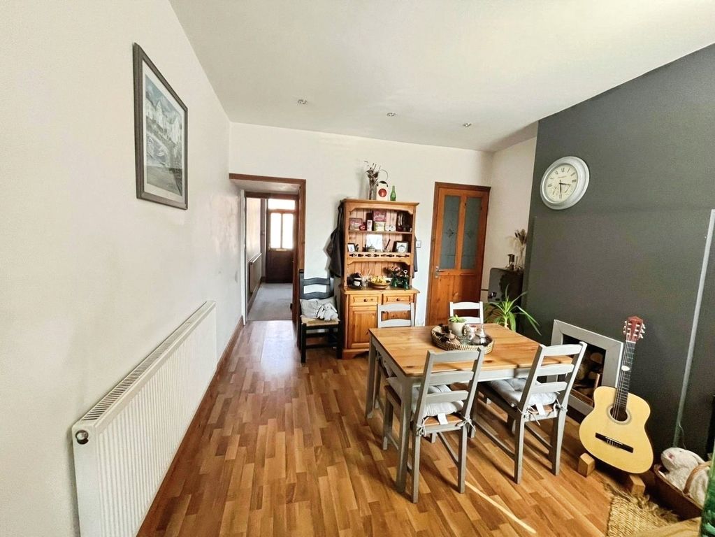 Property photo 3 of 21 Dining Room . 03