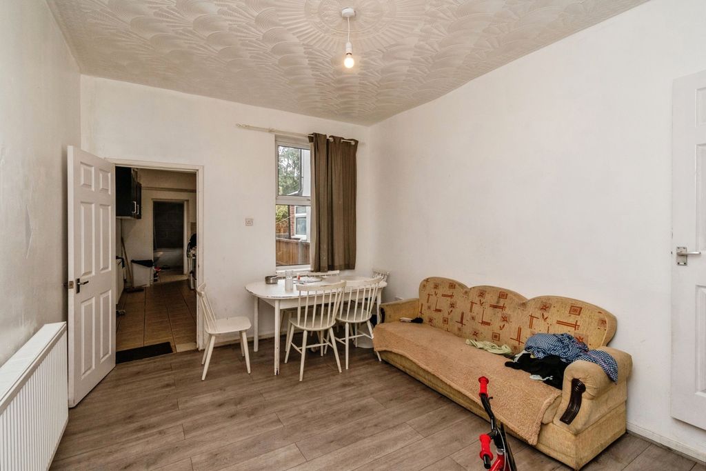 Property photo 3 of 13 Pbox-Img.Jpg