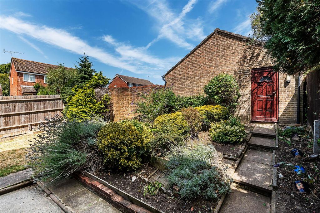 Property photo 2 of 12 3-Parr-Close-1.Jpg
