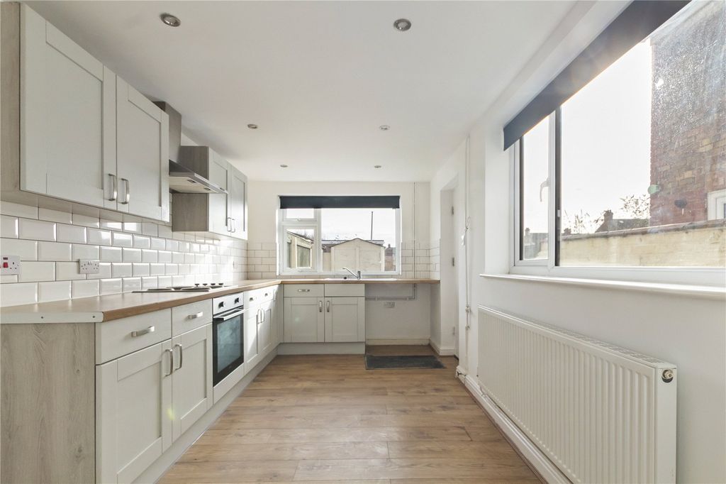 Property photo 2 of 10 Picture No. 04