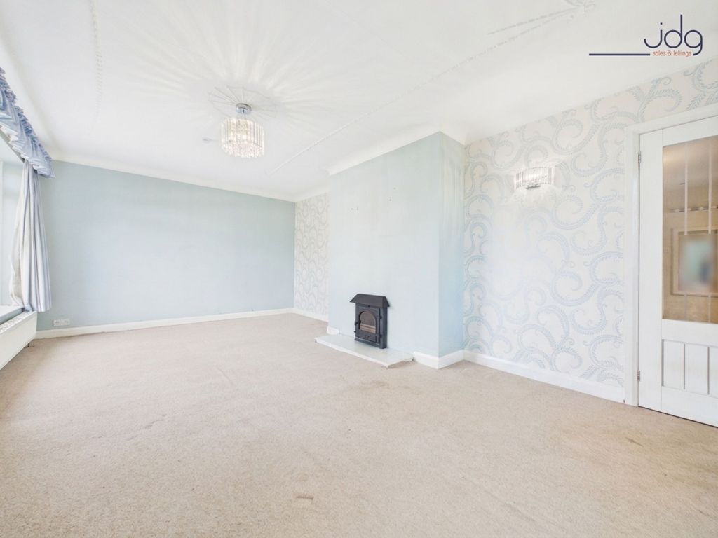 Property photo 3 of 16 Bright And Airy Lounge With Fireplace